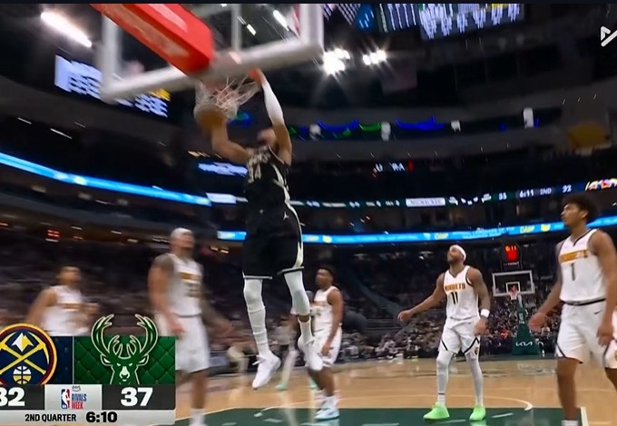 开云-根本拦不住!字母哥写意转身轻松双手暴扣