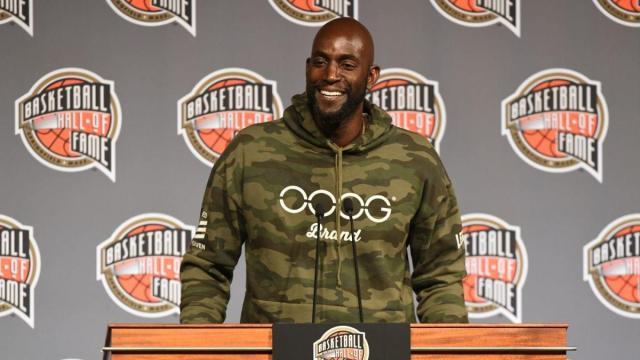 1621060621677052899.jpg kevin-garnett.jpg